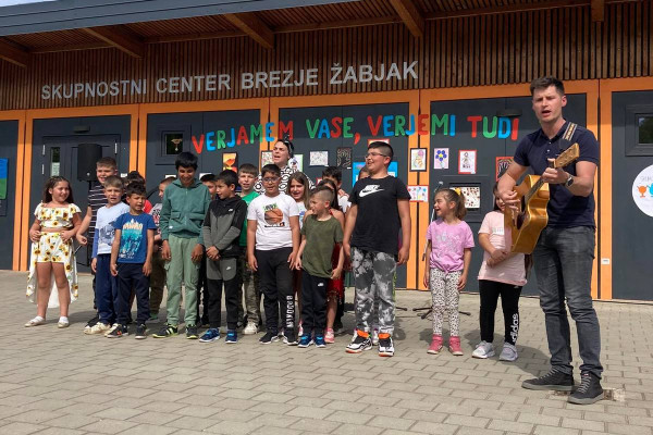 Kako »Danes je dan« zveni iz ust romskih otrok